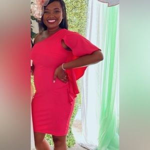 Pink one shoulder fitted dress.